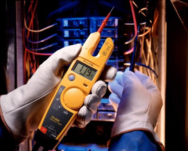 Fluke T5-600 Electrical Voltage Tester Review reveals accuracy durability features Fluke T5-600 Electrical Voltage Tester Review reveals accuracy durability features