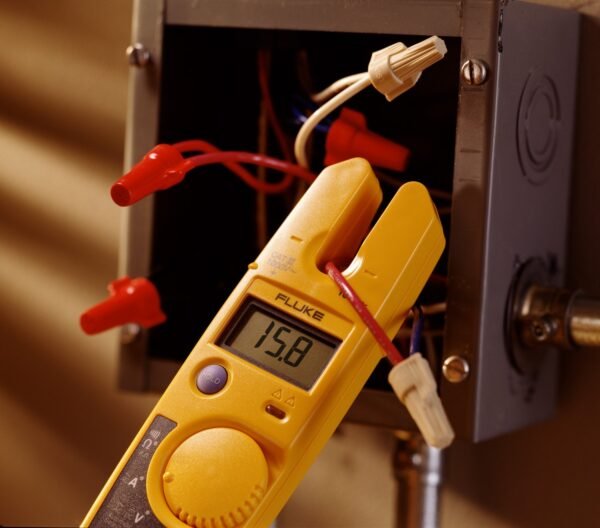 Fluke T5-600 Electrical Voltage Tester Review reveals accuracy durability features Fluke T5-600 Electrical Voltage Tester Review reveals accuracy durability features