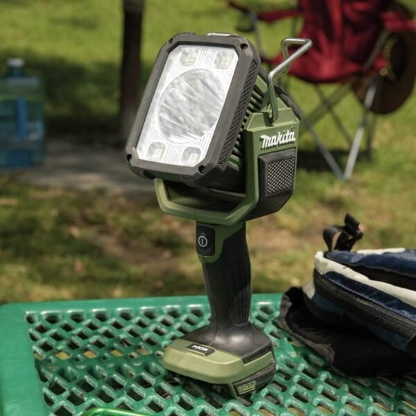 Makita DML812 18V LXT Flashlight Review Bright Durable LED Spotlight Performance